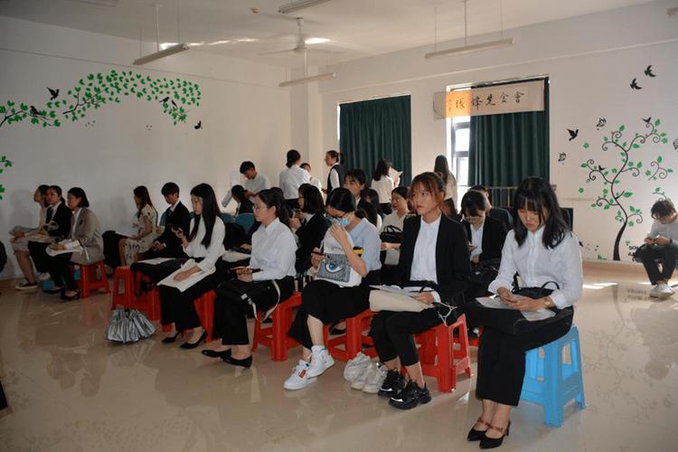 澳门科技大学金融科技硕士和考生穿睡衣进场考试与考试穿衣服